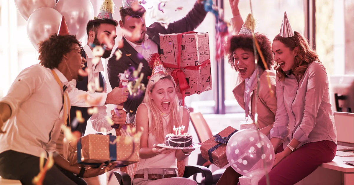 farewell-wishes-on-cake